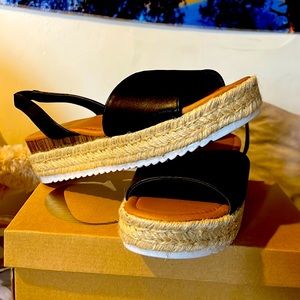 Sandals. Multi color. Size 9